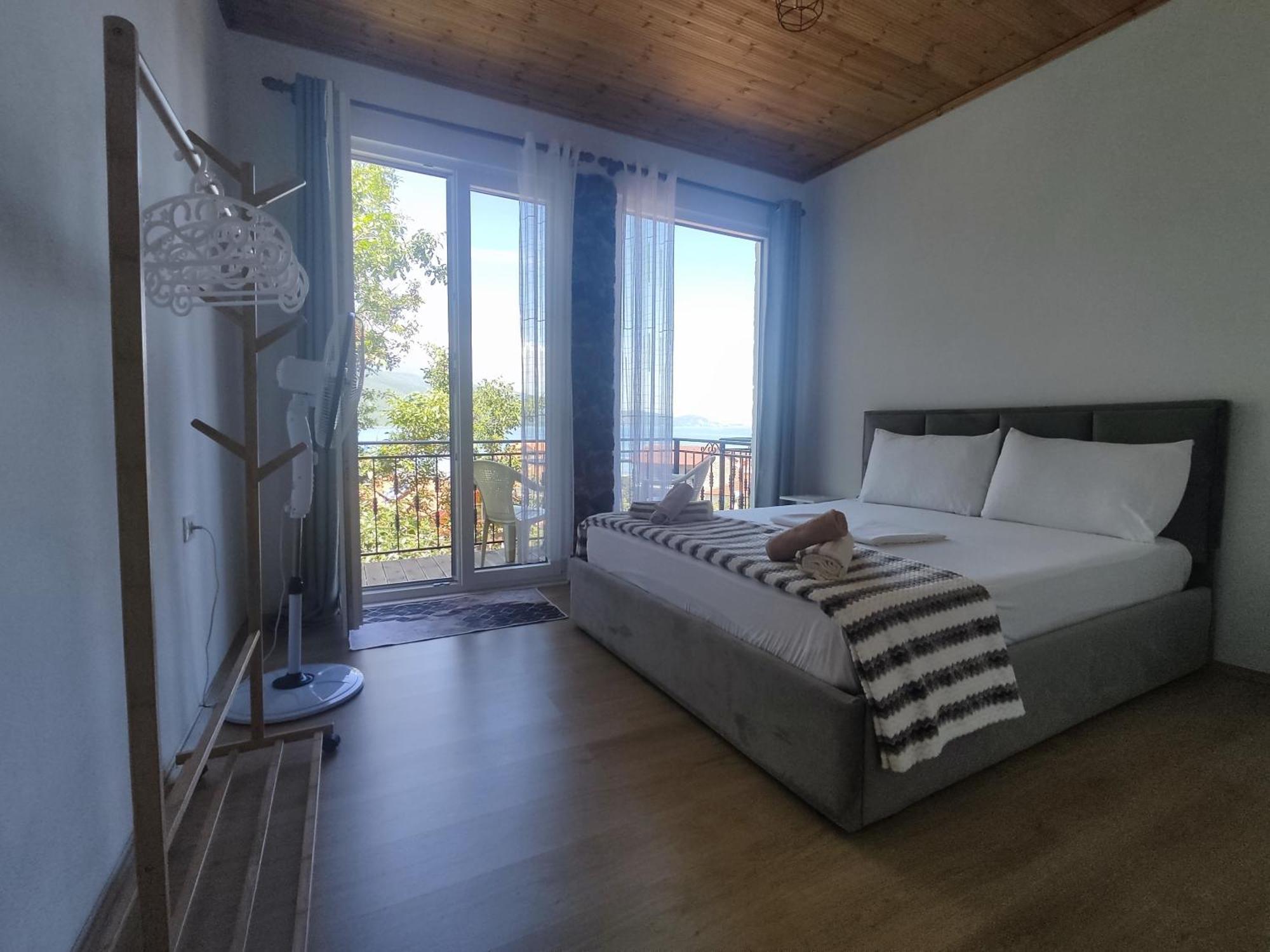 Roleo Guest House Lini Kültér fotó