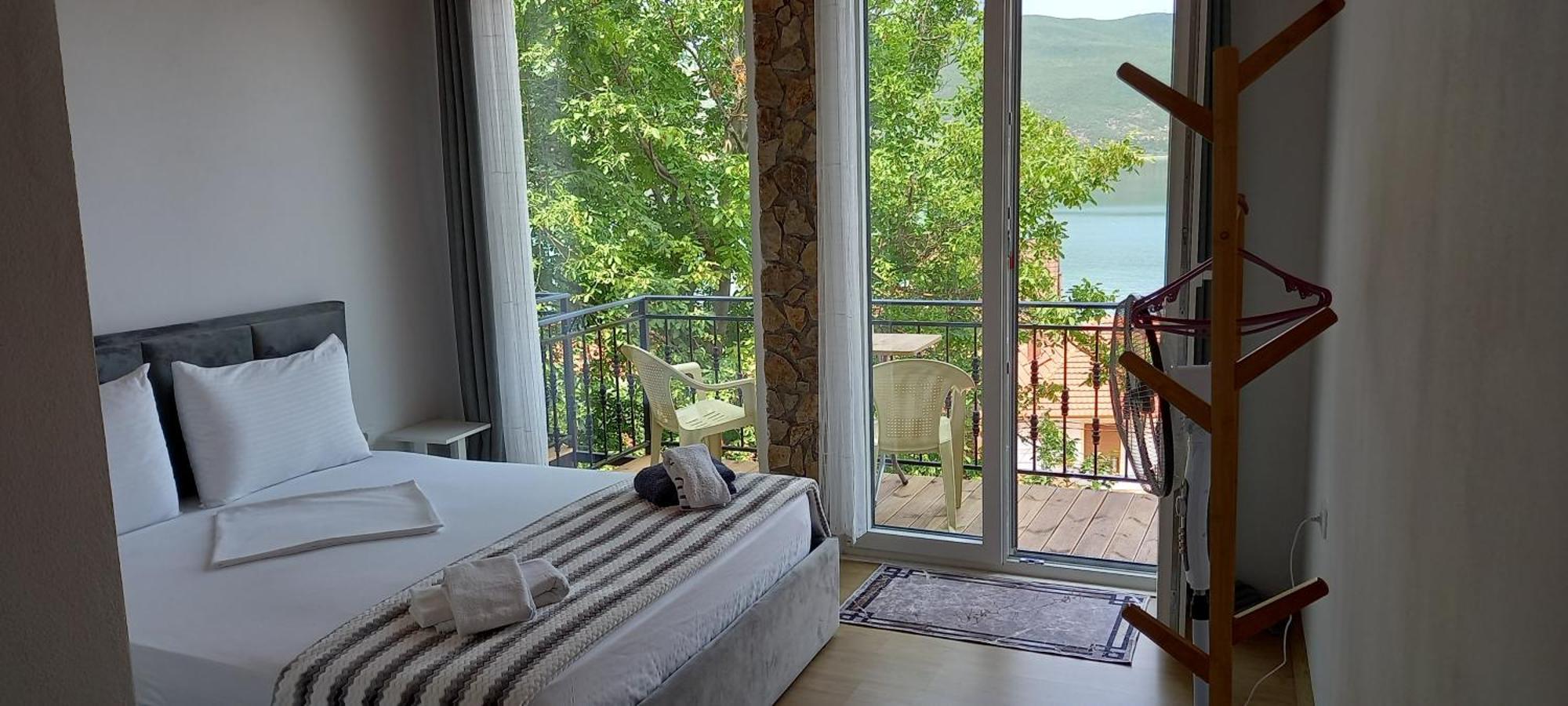 Roleo Guest House Lini Kültér fotó