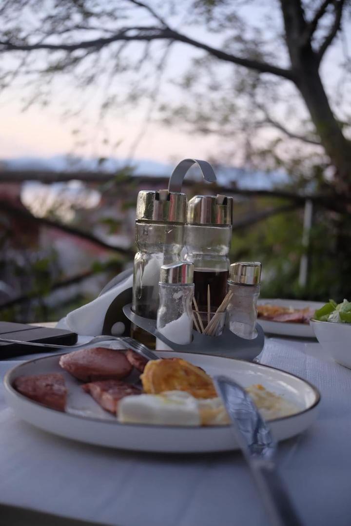 Roleo Guest House Lini Kültér fotó