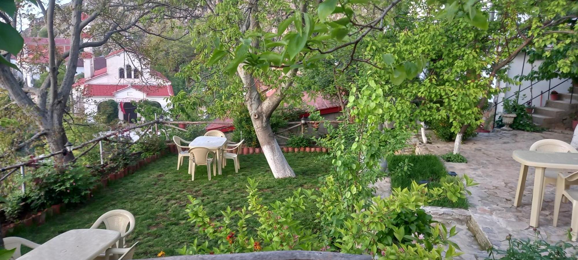 Roleo Guest House Lini Kültér fotó